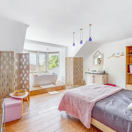 6 Bedroom Awesome Home In Groffliers *
